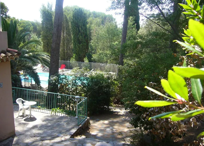 Hotel De La Mer