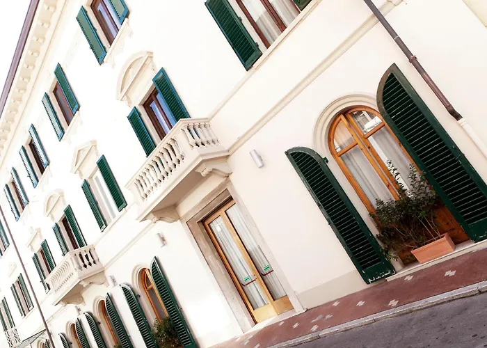Hotel Savoia E Campana