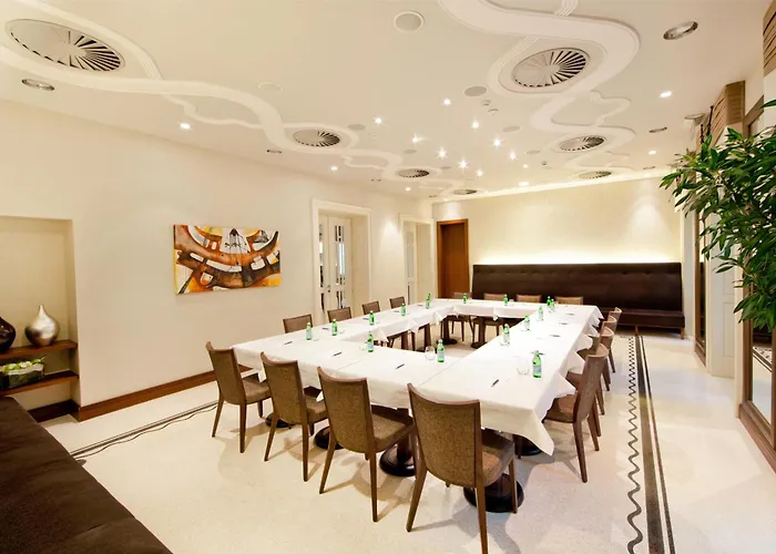 Roset Hotel & Residence