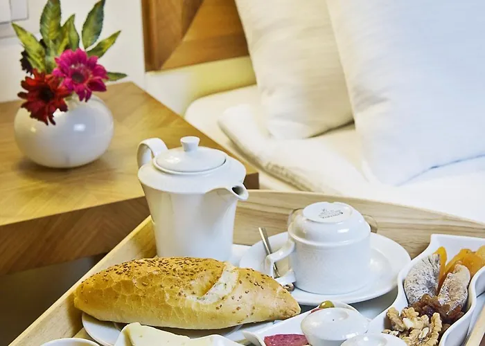 Tugcu Hotel Select