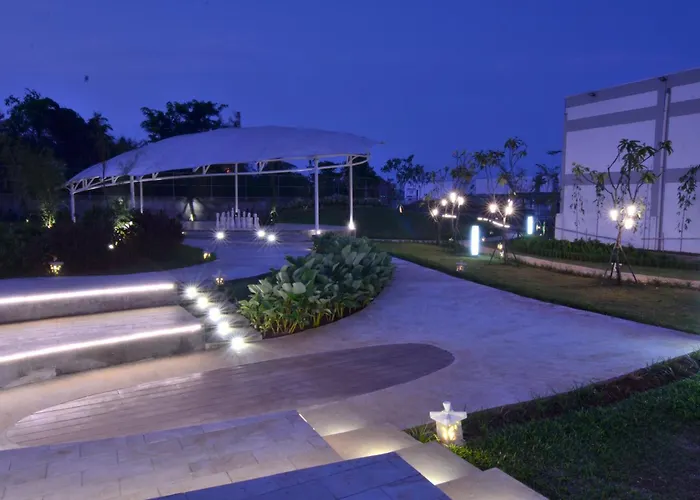 Front One Akshaya Hotel Karawang