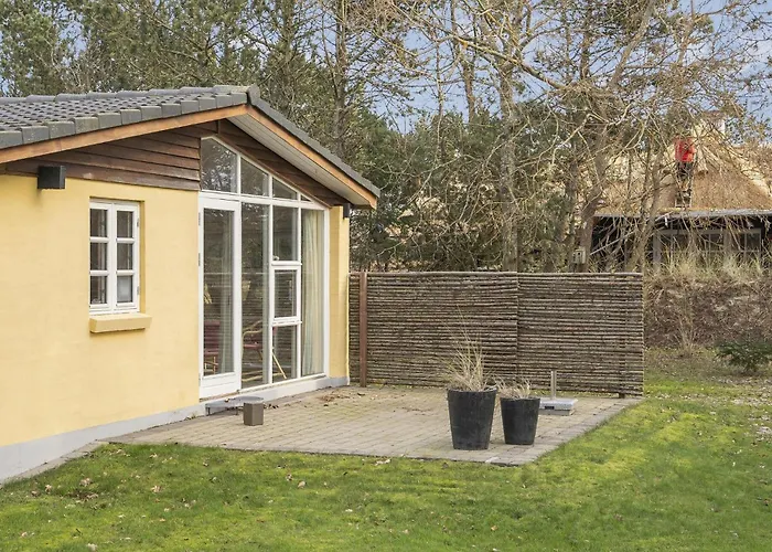 Beautiful Home In Blavand With Wifi