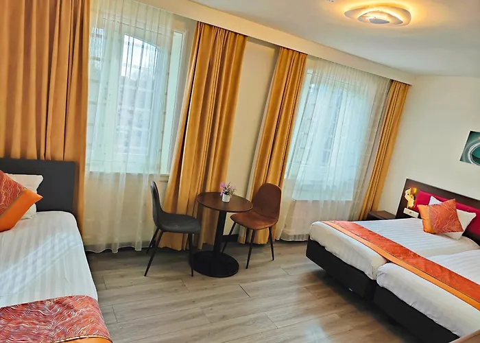Cn-Hotel