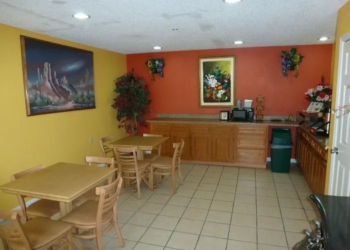 Redwood Inn - White Hall