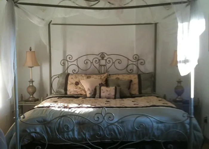 Abbey Archway Inn