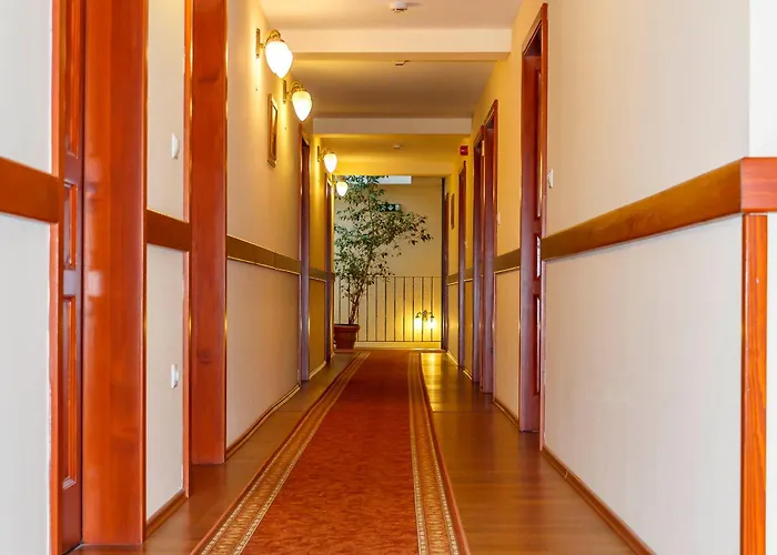 Pannon Hotel Maganparkoloval, With Private Parking Lot, Bejelentkezes 20 Oraig,Check-In Until 20 O'Clock