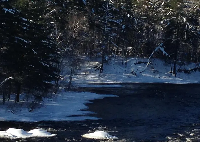 Petawawa River Inn & Suites