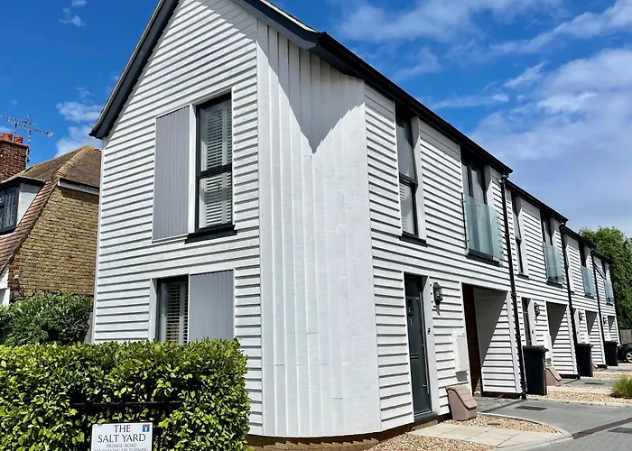 3 The Salt Yard, Whitstable - Free Parking, Centre Of Town, 2 Min Walk To Beach