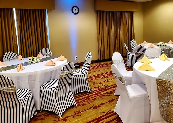Holiday Inn Express Hotel & Suites Cherry Hills By Ihg