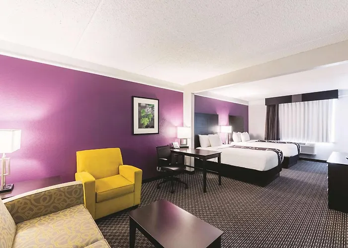 La Quinta Inn & Suites By Wyndham San Antonio Downtown