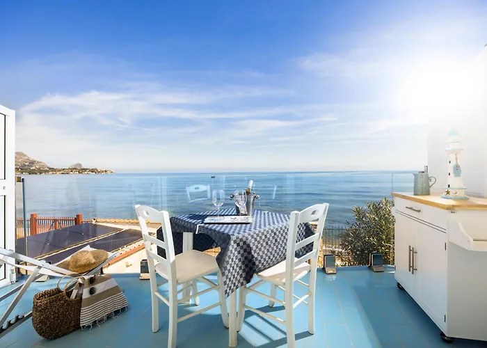 Blue Life, Luxury Rooms Beachfront Rooftop Between Palermo And Cefalu'