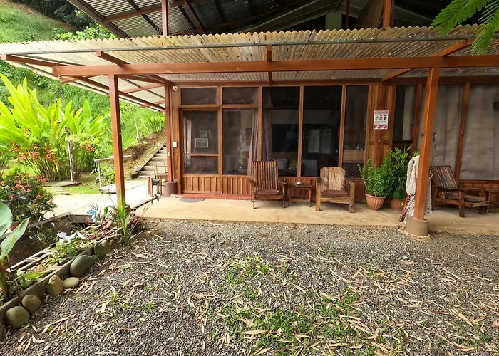 Bamboo River House And Hotel