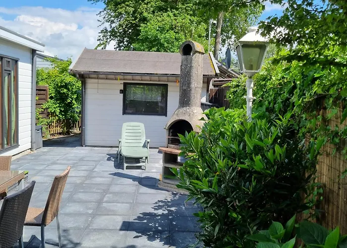 Familienfreundliches Chalet E200 in Makkum Strandnah