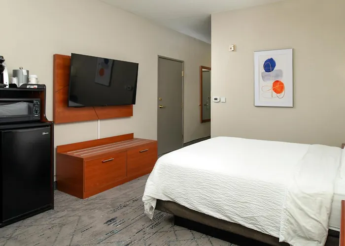 Holiday Inn Express & Suites Farmington Bloomfield By Ihg