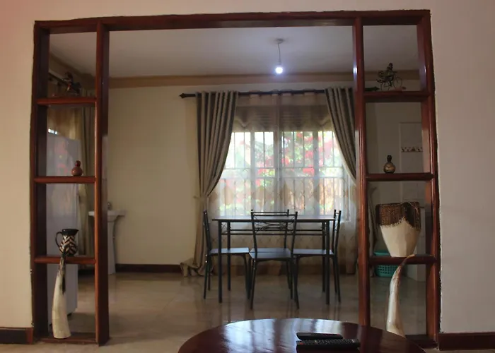 Montane Safaris Hotel