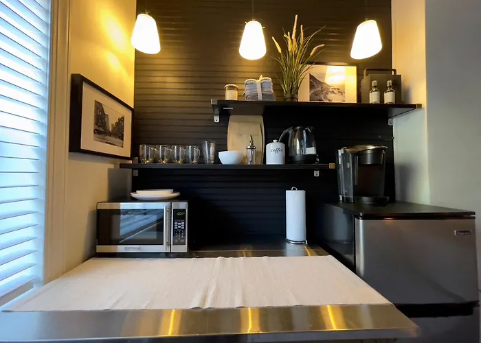 Lovely Spacious Guesthouse In Mills 50 District