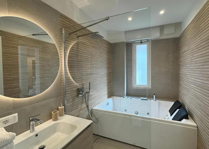 Casa Febo, In Centro Con Parcheggio Privato A 200 Mt Dal Mare