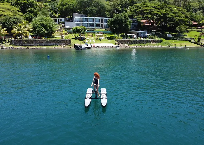 Cardedeu Coatepeque Hotel