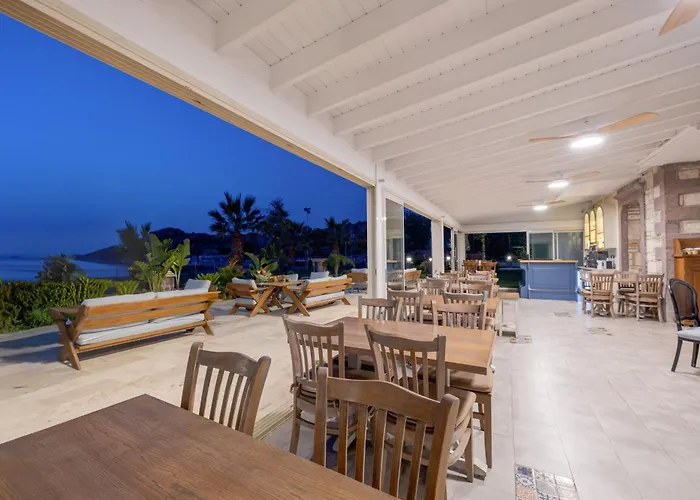 Navalia Hotel