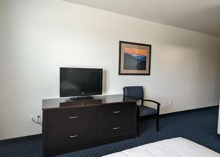 Fairbridge Inn & Suites Canadian