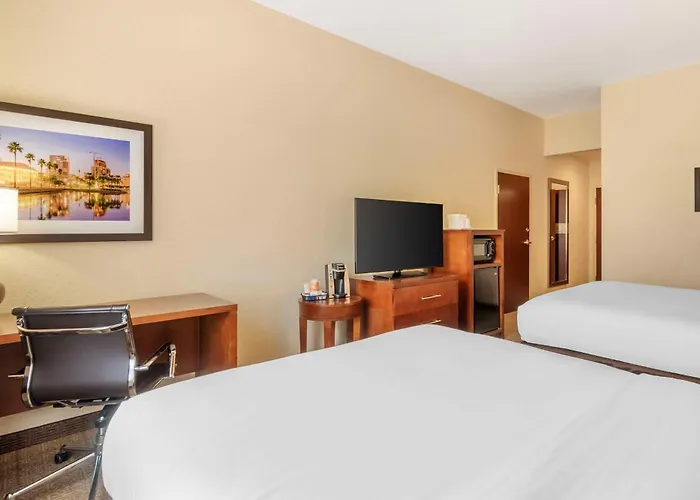 Comfort Inn & Suites Northeast - Gateway