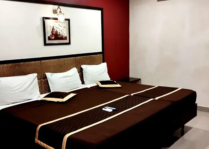 Sri Arulmuthu Residency