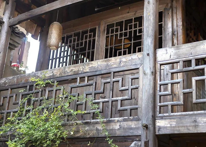 Butterfly Flowers Inn- Exclusive Location,Anicent Chinese Style, 2 Minutes Walk To Tianmen Mount Cableway,Free Pick Up Service Over 1 Nights, Free Fresh Coffee And Tea, Free Mini Lunch,Free Laundry,Itineary Planning, Attraction Tickets Serivce In Adv
