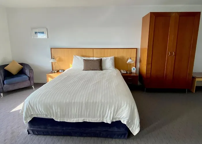 Ocean Beach Hotel