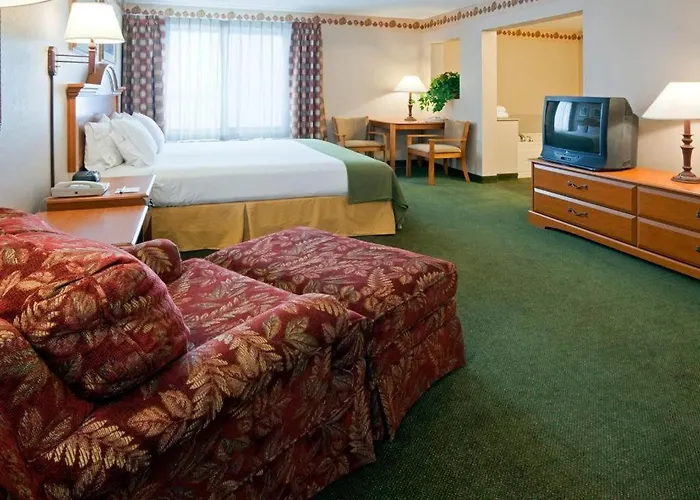 Holiday Inn Express & Suites Winner By Ihg