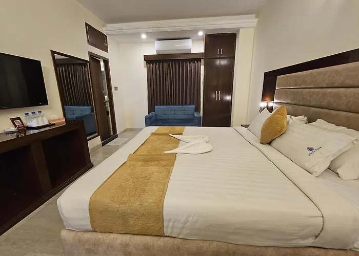White Park Hotel & Suites