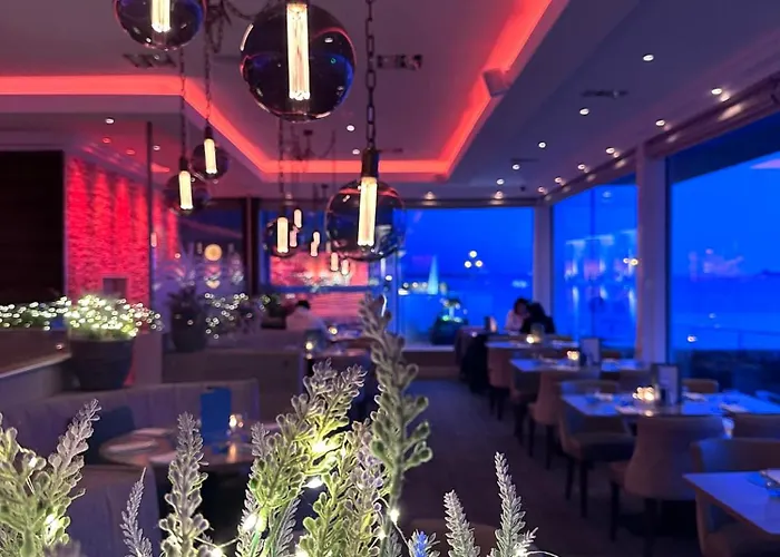 Duck Bay Hotel & Restaurant