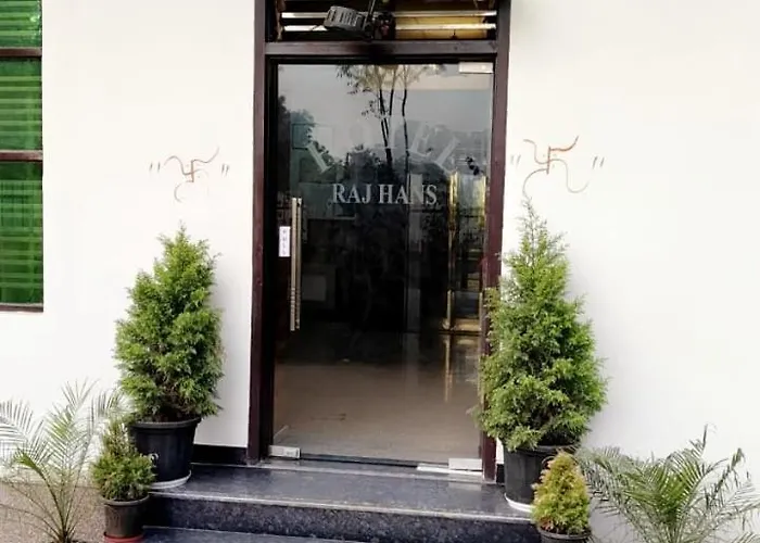 Hotel O Rajhans
