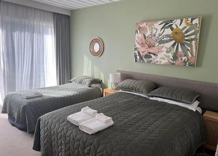 Riverbank Park Motel