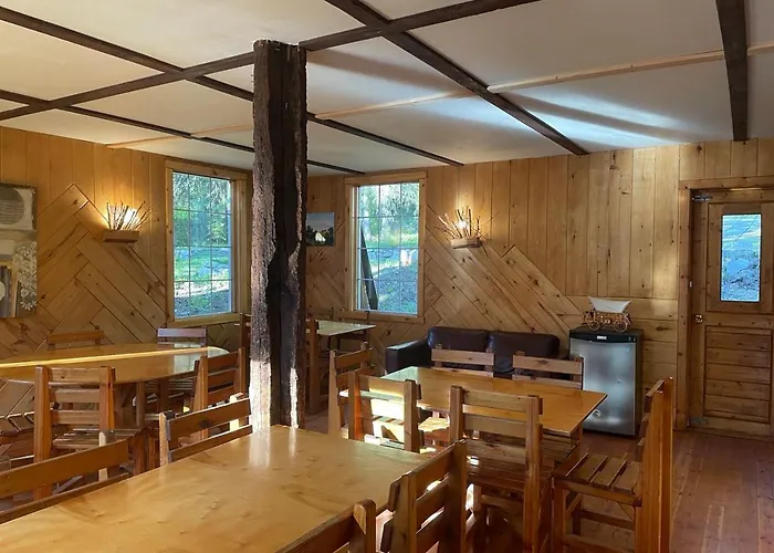 Rustic Beaverfoot Lodge Room N4