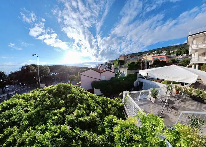 Hotel Tritone
