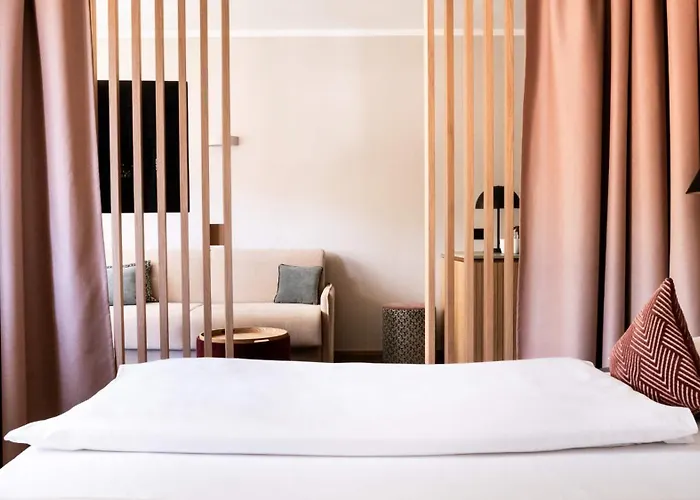 Flora Hotel & Suites