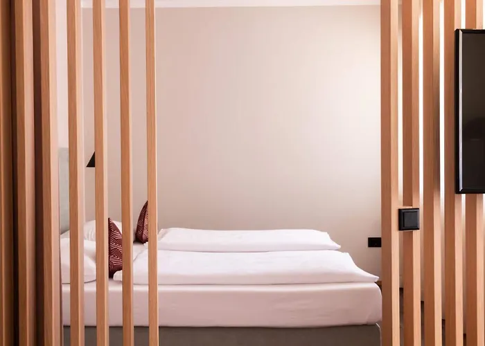Flora Hotel & Suites
