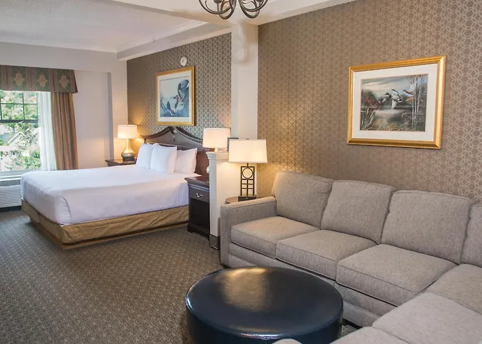 Fort William Henry Hotel