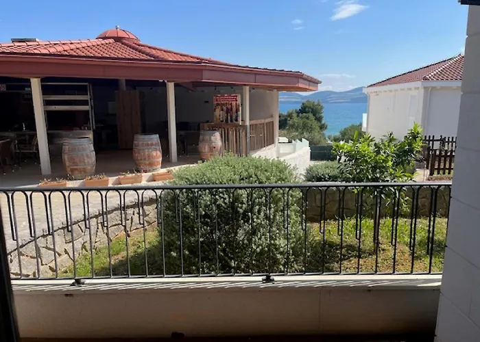Fancy Apartments Kula - One-Bedroom Apartment With Terrace / Ground Floor