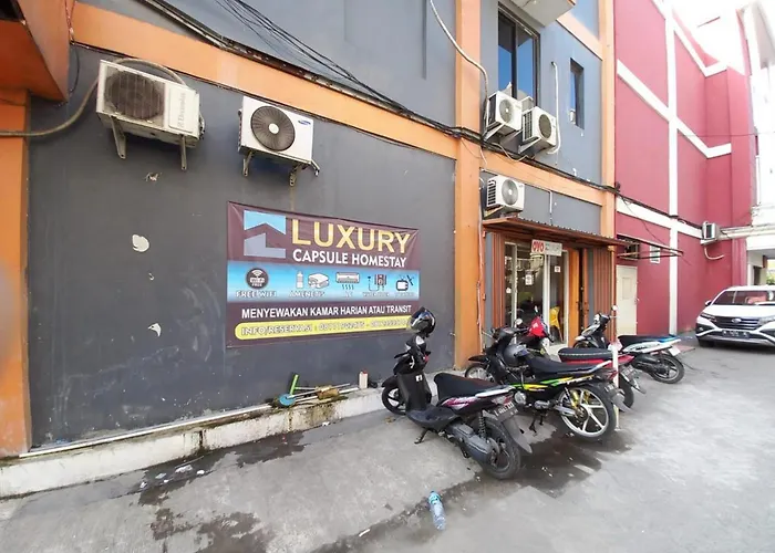 Reddoorz At Luxury Homestay Near Aloha Waru Surabaya