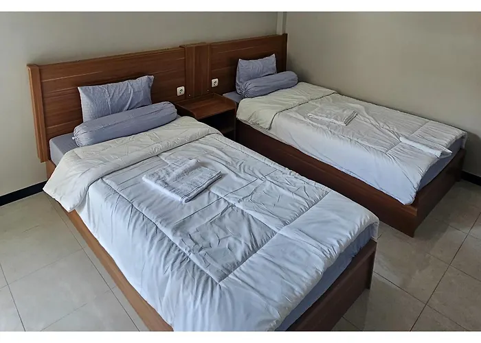 Guest House Saqeena Syariah Near Blitar Park Redpartner
