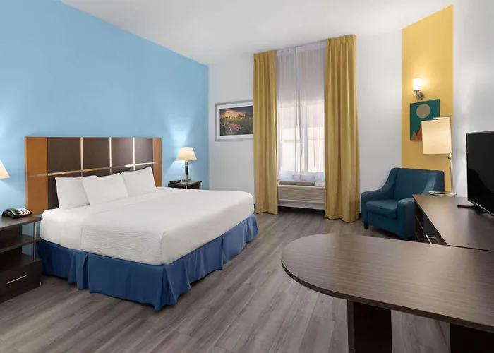 Days Inn & Suites By Wyndham Lubbock Medical Center
