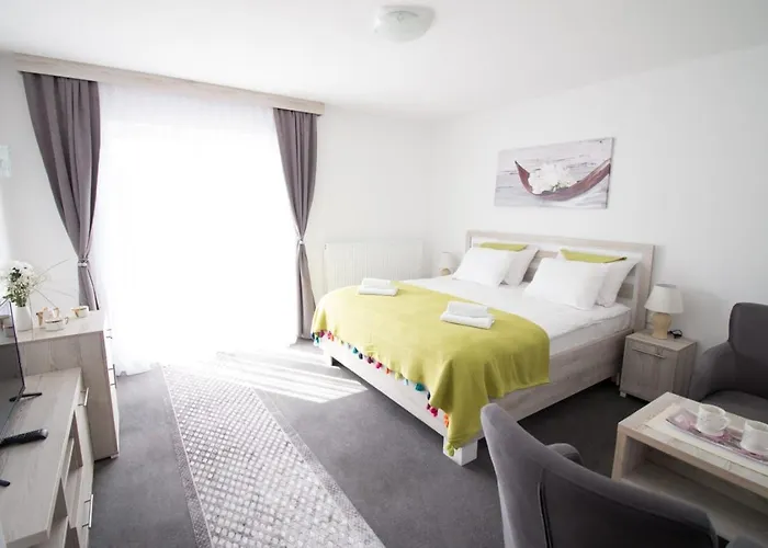 Aparthotel "Queen Zina"