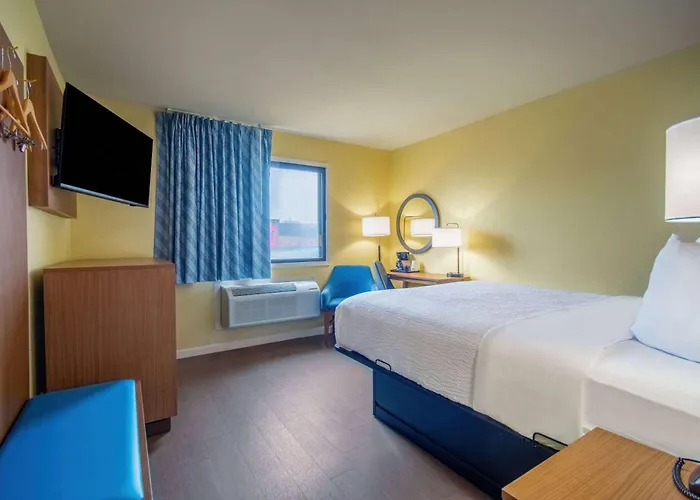 Days Inn & Suites By Wyndham Waterloo