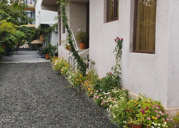 Lia Guest House