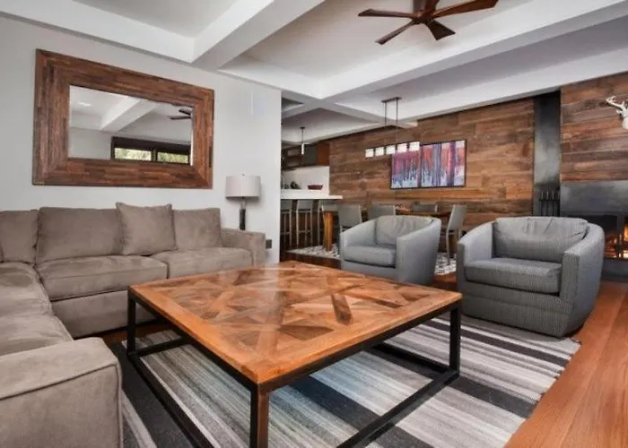 Aspen Downtown Luxury: 3-Bedroom with Pool, Hot Tubs & Game Room