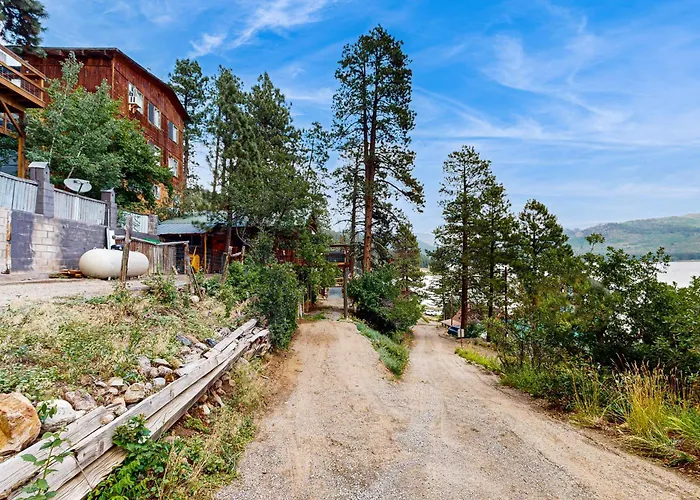 Lakefront Cabin Retreat