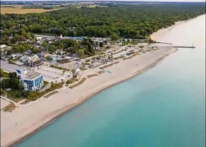 Beachview Getaway At The New Carlyle 202 On The Main Strip In Grand Bend