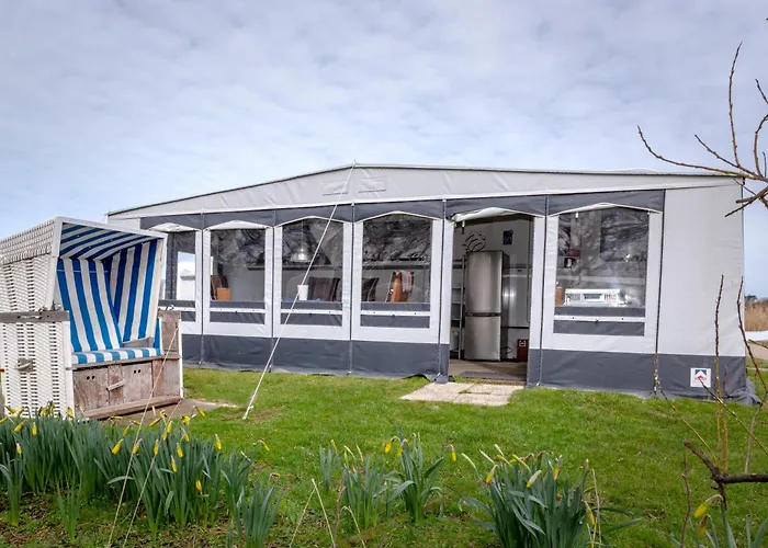 CAMPING-SYLT Wohnwagen mit Blick aufs Meer