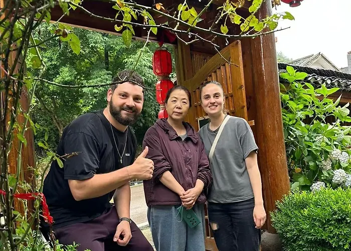 Zhangjiejie Yuelu Homestay Nearby The Entrance Of Avatar Mount Free Illy Coffee & Fresh Fruit, Free Laundry Service,Vegetarian Friendly